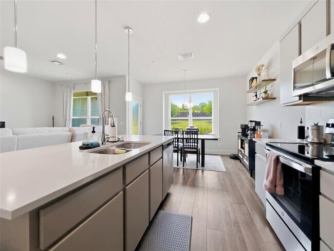 Building Photo - 1516 Roseburg Dr