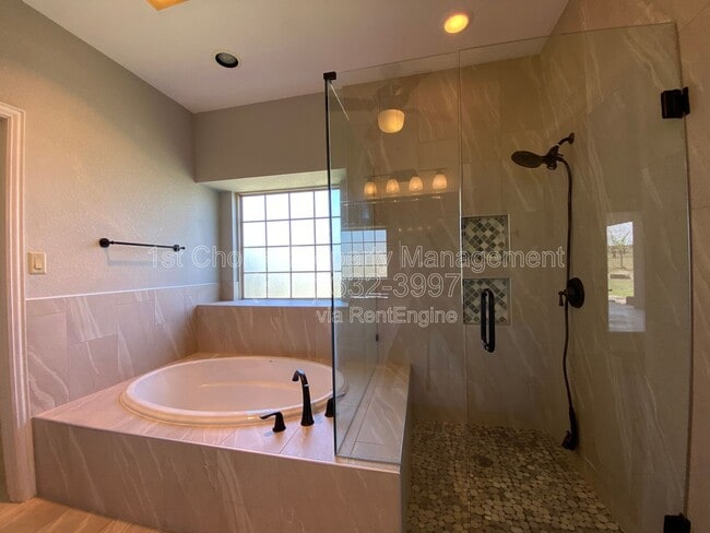 Building Photo - 112 Prairie Ridge Dr