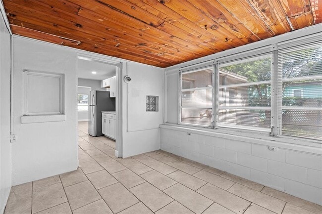 Building Photo - 308 38th St S