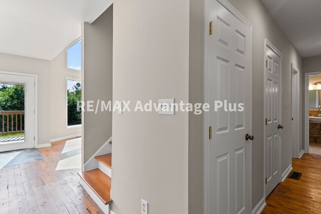 Building Photo - Picturesque 3-Bedroom Home with Cathedral ...