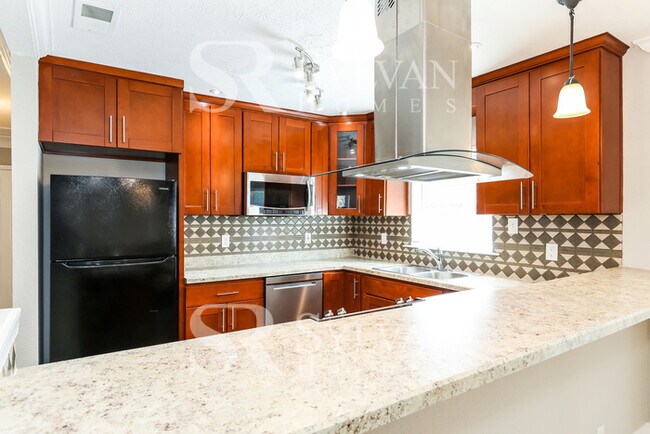 Building Photo - Feel right at home in this charming 3 bedroom, 2 bathroom home