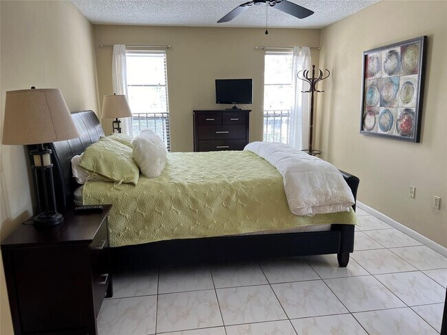 Building Photo - 445 SE 21st Ave