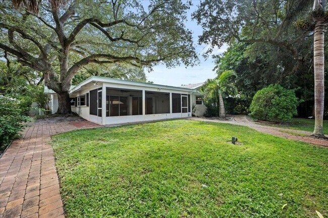 Building Photo - 12831 Shore Dr