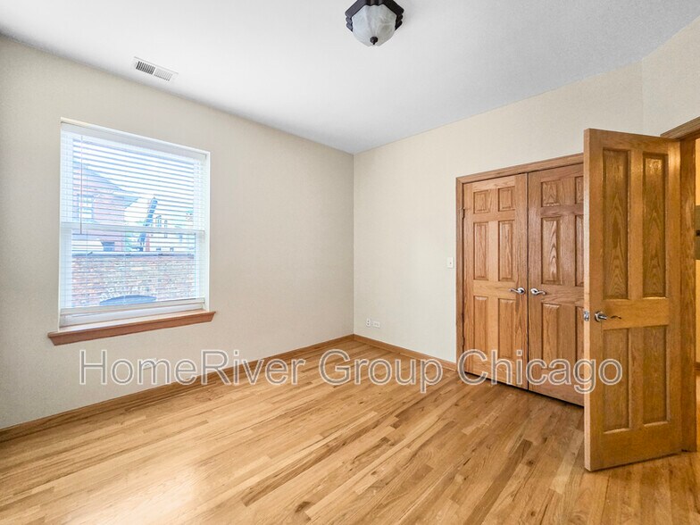 Building Photo - 4904 N Drake Ave