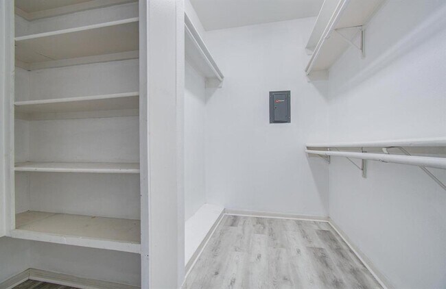 Building Photo - 716 Bering Dr