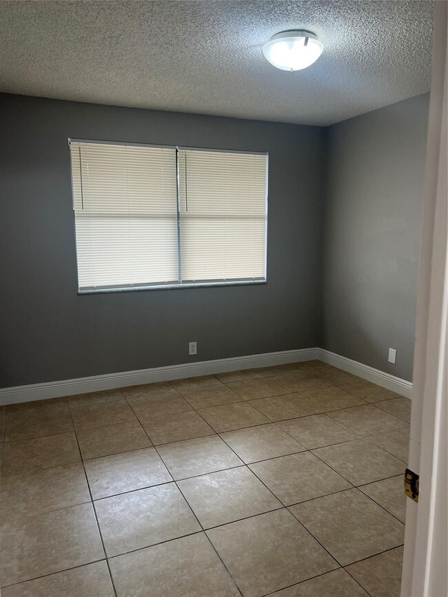 Building Photo - 179 SE 3rd St