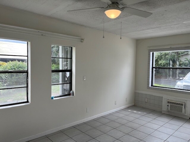 Building Photo - 3142 SE Hawthorne St