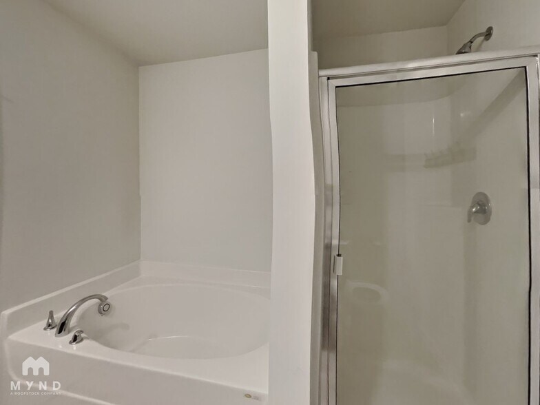 Building Photo - 125 Cook St