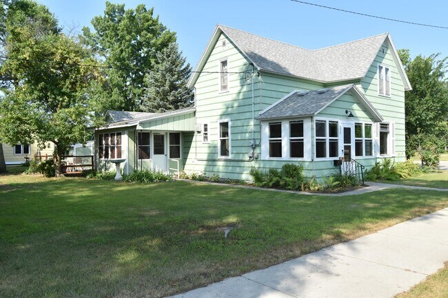Building Photo - 255 5th St SW