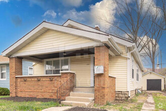 Building Photo - 1315 N Drexel Ave