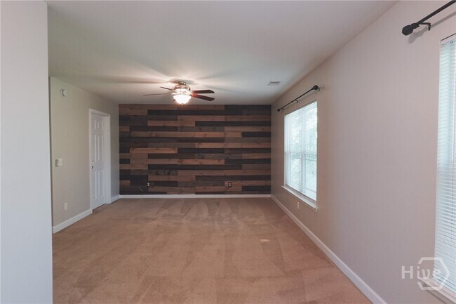 Building Photo - 260 Summer Hill Way