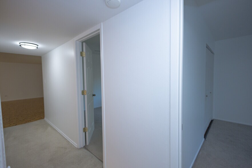 Building Photo - 930 Beau Dr