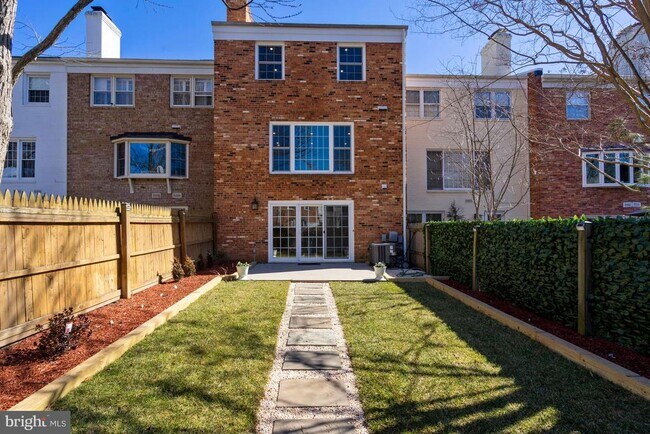 Building Photo - 1110 Wimbledon Dr