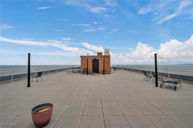 Building Photo - 11850 Edgewater Dr