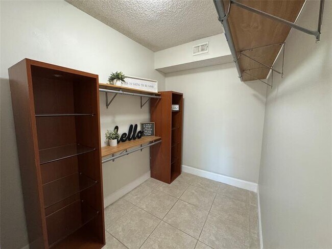 Building Photo - 9033 Wiles Rd