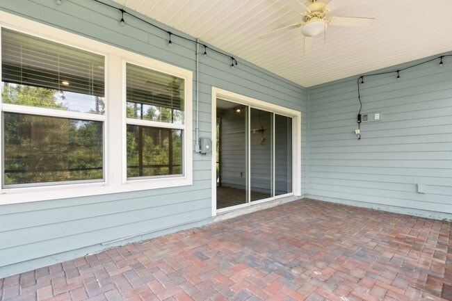Building Photo - Spacious 3BR/3.5BA Home with Office & Reso...