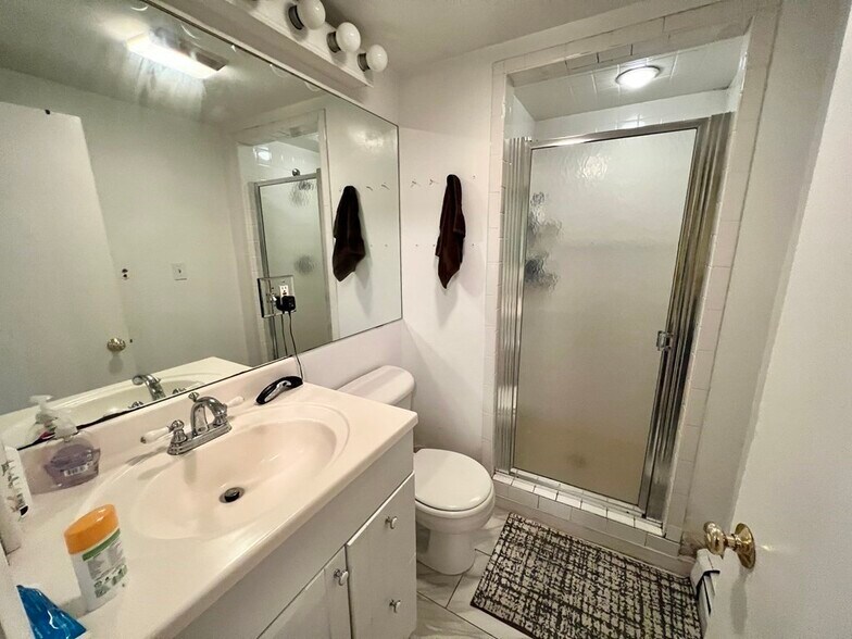 Building Photo - 99 Saint Botolph St