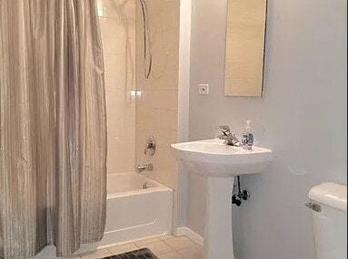 Building Photo - 3944 N Claremont Ave