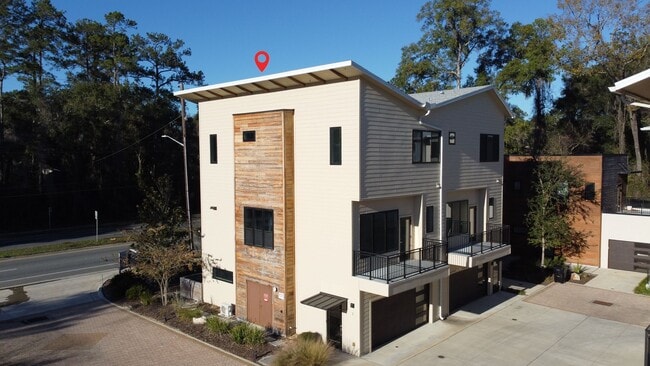 Building Photo - FOR RENT 3 bed, 3.5 bath, 3 level brand new condo