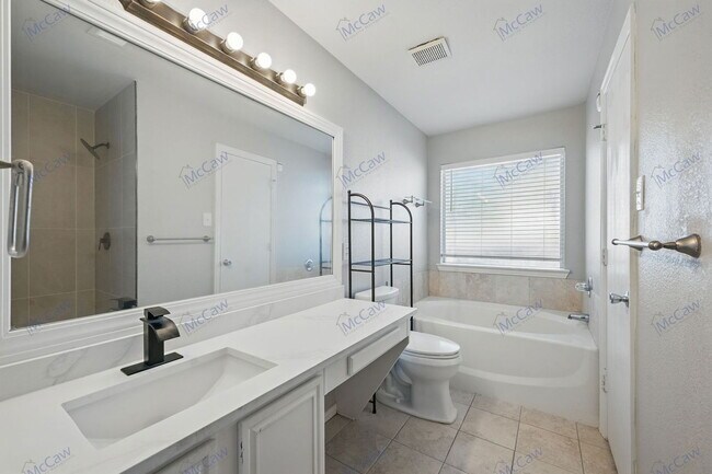 Building Photo - 1012 Waterview Dr