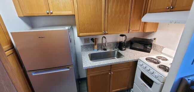Building Photo - SALT LAKE - 12th FLOOR FULLY FURNISHED STUDIO - WINDOW AC, ASSIGNED COVERED PARKING. POOL. SECURE...