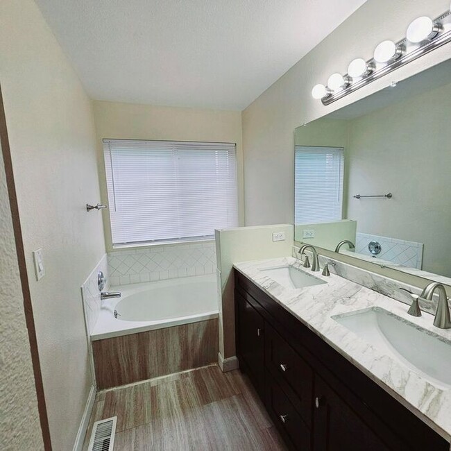 Building Photo - 4-Bedroom Home in Briargate Neighborhood!