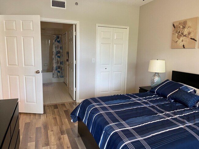 Building Photo - 3205 NE 184th St