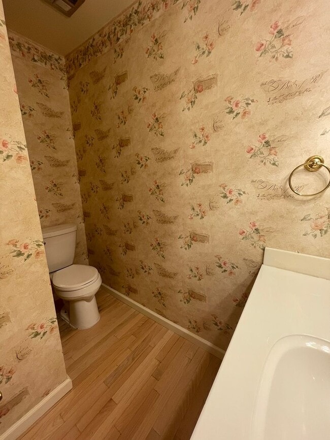 Building Photo - Updated End-Unit Condo in Earhart Village – Prime Location!