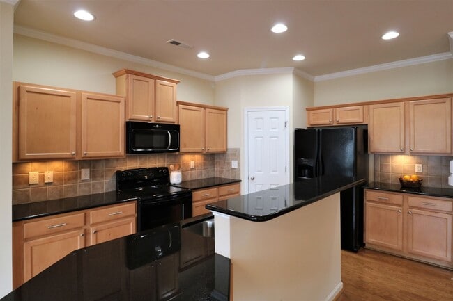 Building Photo - 982 Silver Leaf Dr