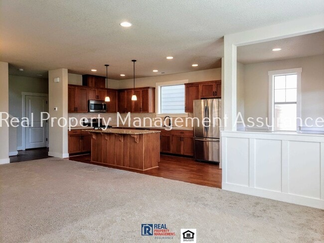 Building Photo - Charming 4 Bedroom!! Move In Ready!