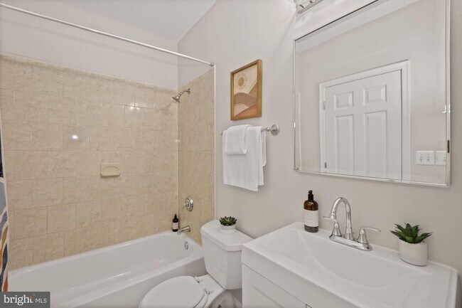 Building Photo - 4008 3rd St NW