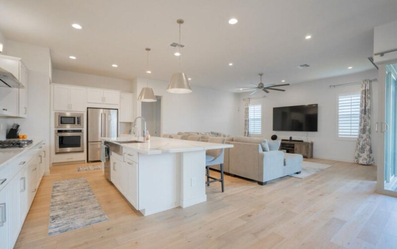 Building Photo - 3418 E Valencia Dr