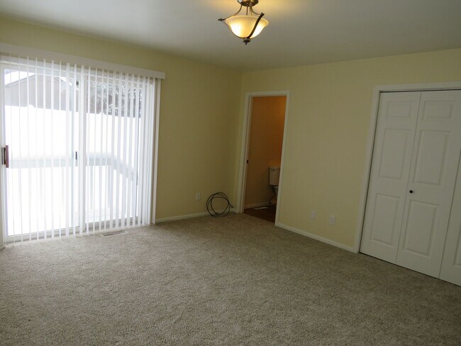 Building Photo - 5 Bed/ 3 Bath/ 3 Car Garage Gorgeous Executive Home in Coveted Castlewood Subdivision