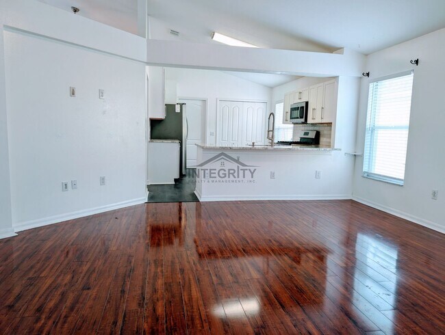 Building Photo - 30549 Tremont Dr