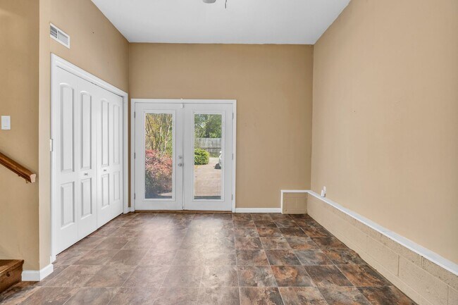 Building Photo - Beautiful Red Bank Home!