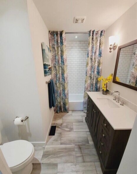 Building Photo - 565 Lakeland Dr