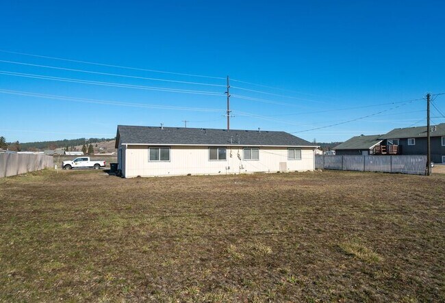 Building Photo - 11512 E Railroad Ave