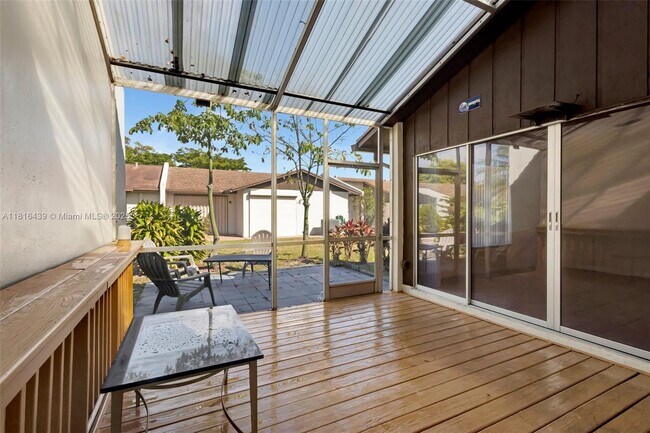 Building Photo - 5057 Forsythia St