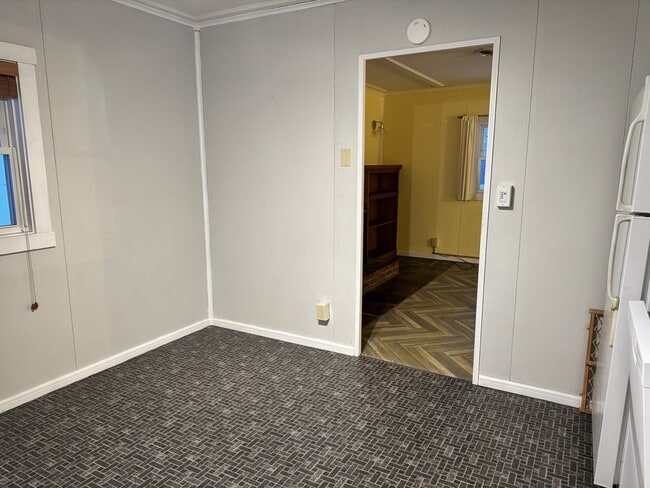 Building Photo - 43 Pleasant View St