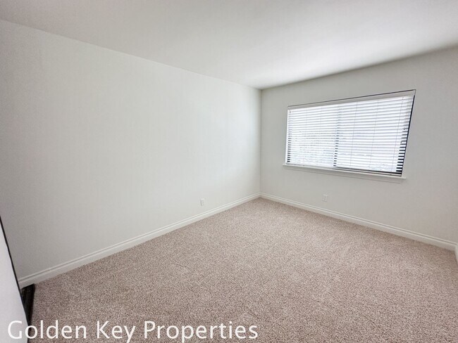 Building Photo - Move-in ready townhome in desirable Summerhill community in Encinitas!