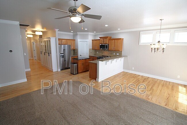 Building Photo - 2271 E Powder River St