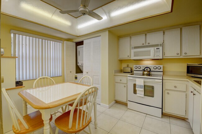 Building Photo - 25 Abbey Ln