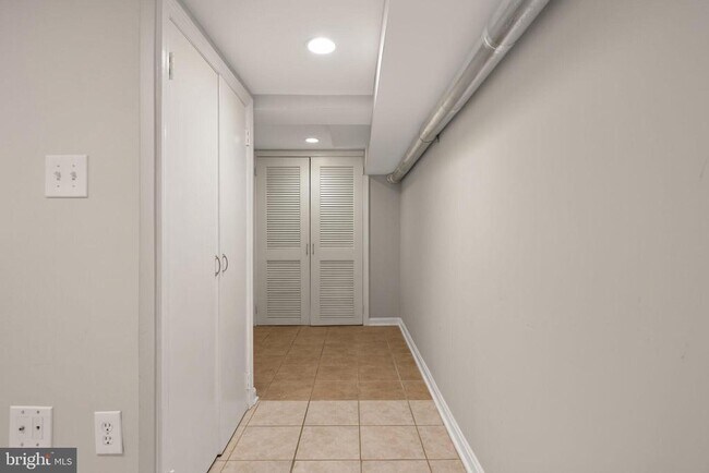 Building Photo - 302 N St SW