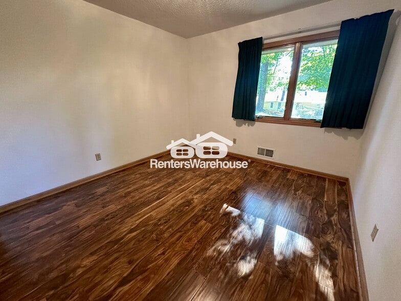 Building Photo - 4933 Crestview Rd