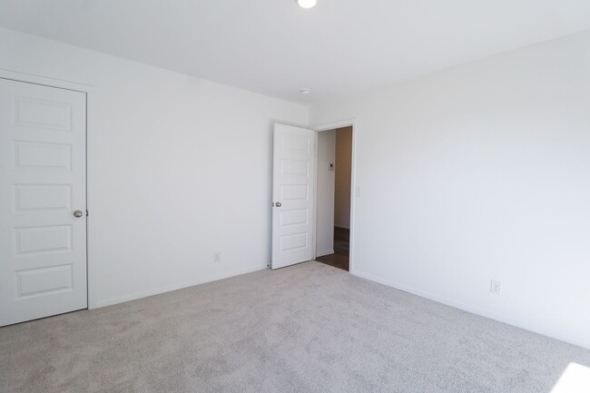 Building Photo - New Build 3 Bedroom Home Available For Immediate Move In!! Robninson Ranch