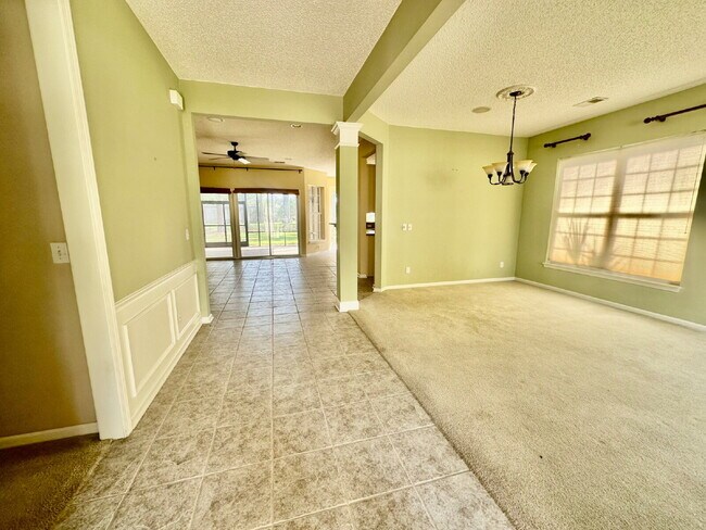 Building Photo - Outstanding Two Bedroom Home in Sun City!