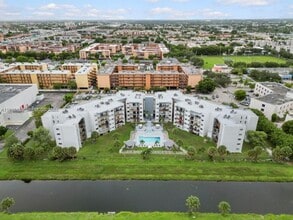 Building Photo - 1820 W 53rd St