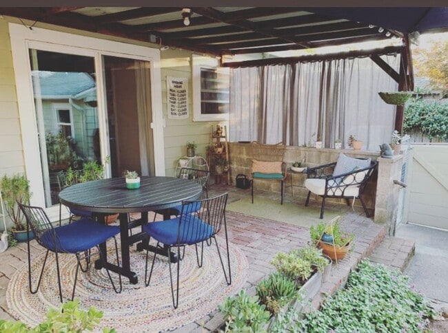 Building Photo - Adorable 2 bedroom 1 Bathroom Located in N...