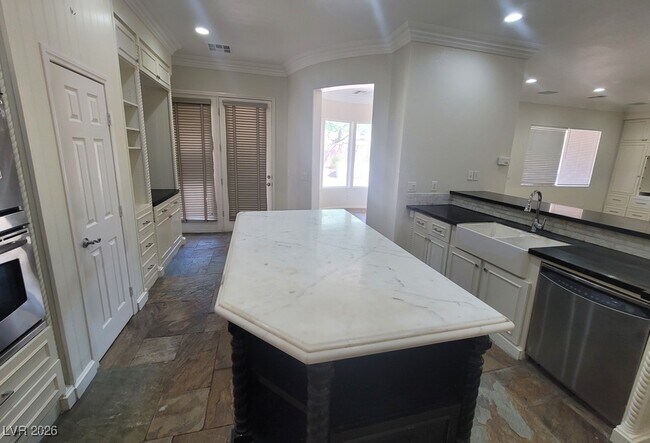 Building Photo - 9338 Wilderness Glen Ave