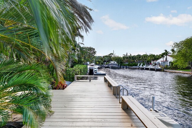 Building Photo - 2213 NE 16th St